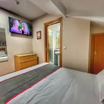 La Colmena 3*
